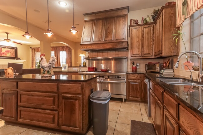 Building Photo - 4226 Meadowview Ln