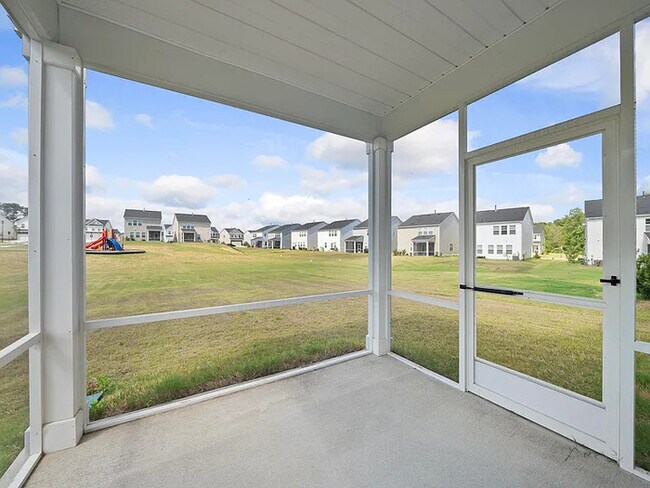 Building Photo - Lease OR Lease to Own
