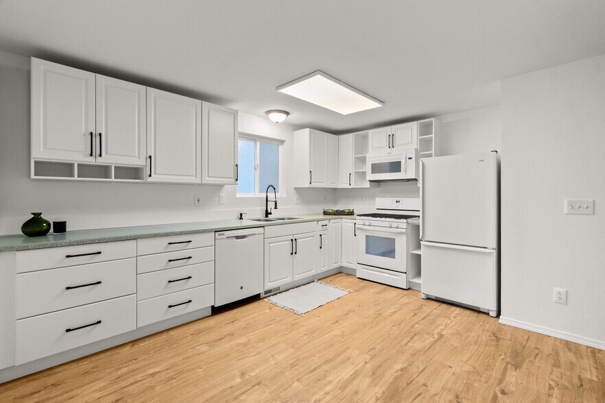 Building Photo - 1102 Irving St SW