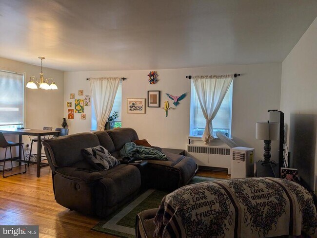Building Photo - 2433 N 50th St