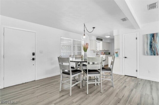 Building Photo - 1661 Coronado Rd