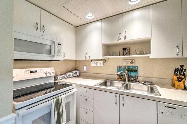 Building Photo - 2850 Gulf of Mexico Dr