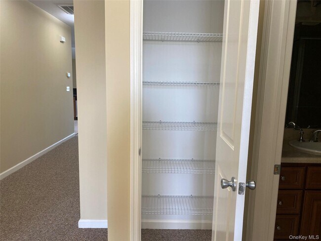 Building Photo - 11 Nicole Ct