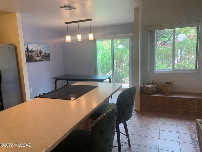 Building Photo - 5051 N Sabino Canyon Rd