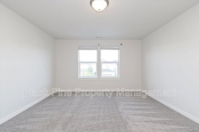 Building Photo - 3098 N Lochness Ave