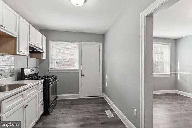 Building Photo - 28 S Bernice Ave