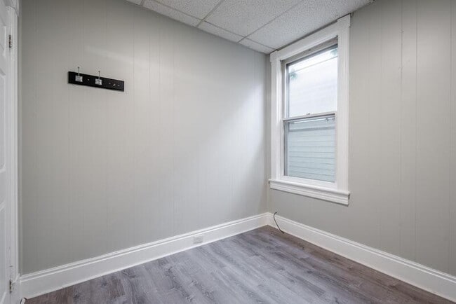 Building Photo - 140 5th Ave