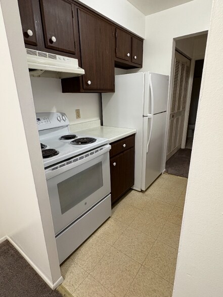 Building Photo - 695 Capital Ave NE