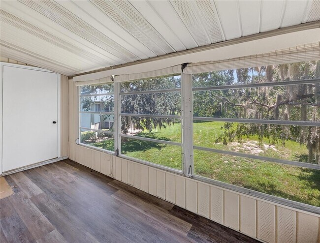 Building Photo - 600 Fairways Cir
