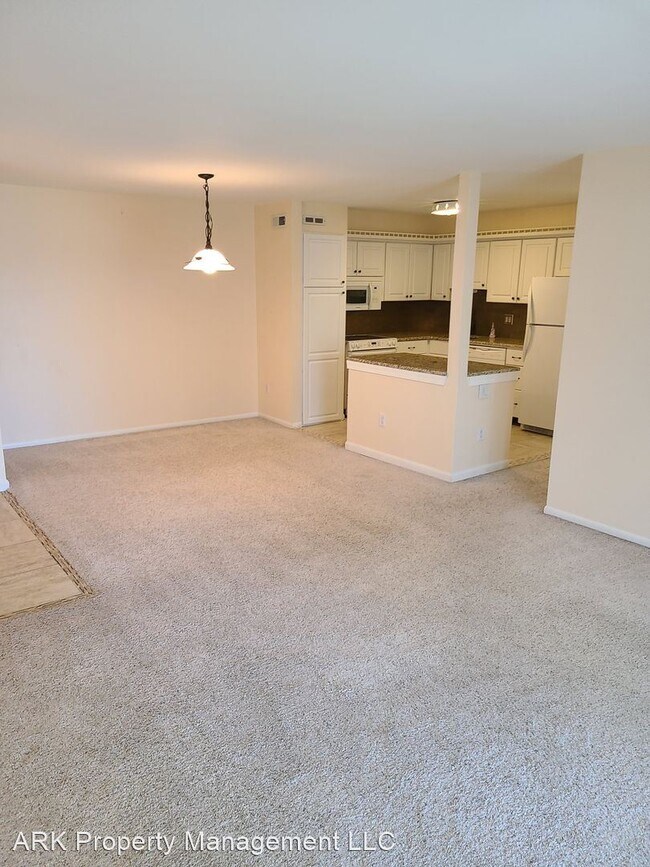 Building Photo - 2 br, 2 bath House - 8385 Kennedy Circle #6