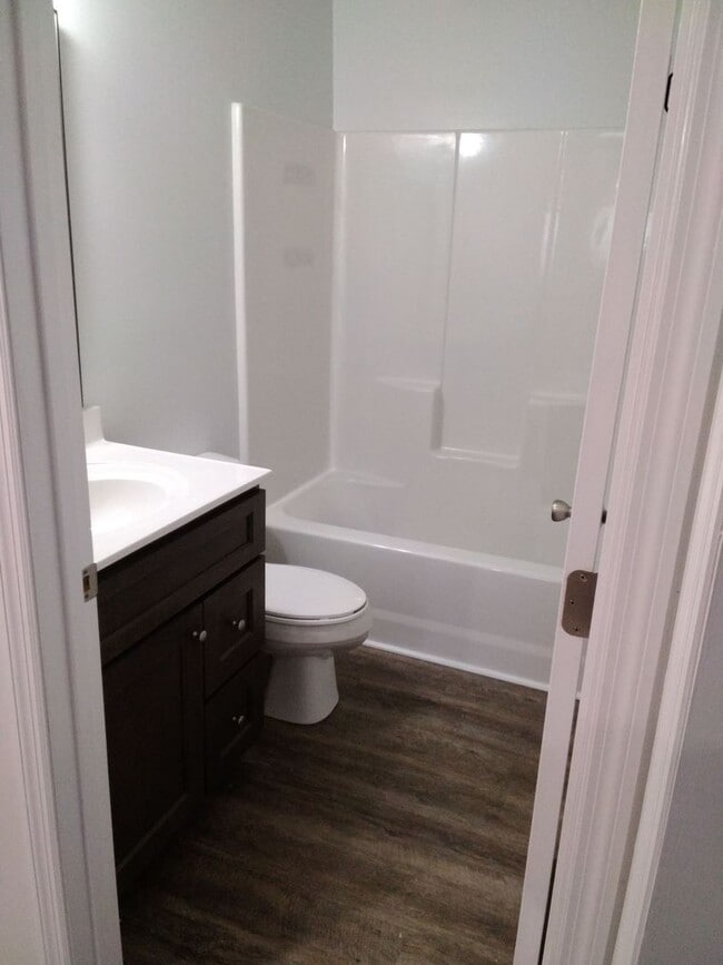 Building Photo - 618 Hiawatha Rd