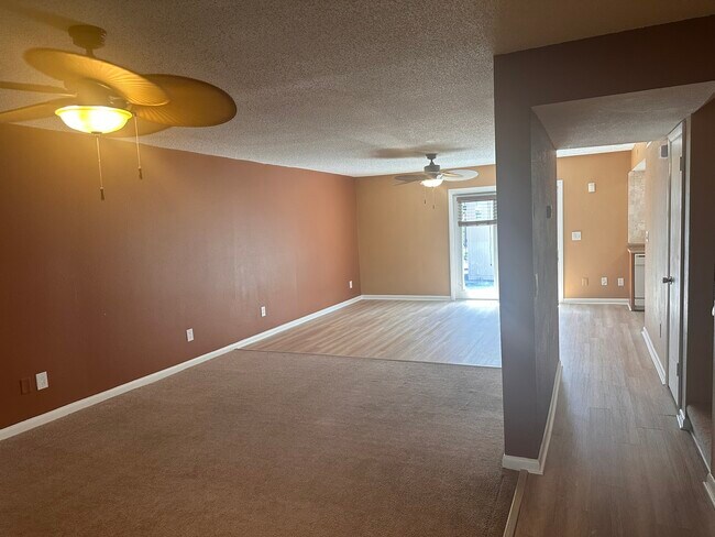 Building Photo - 10605 Carrollbrook Way
