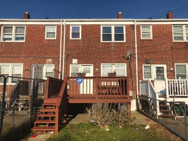 Building Photo - 2136 Redthorn Rd