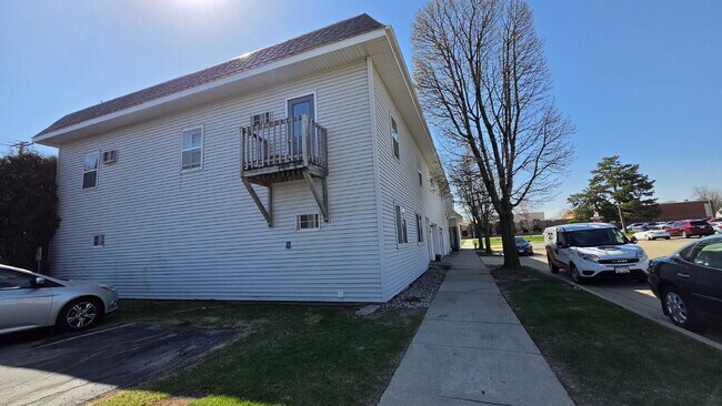 Building Photo - "Charming Upper Studio in Kimberly: "
