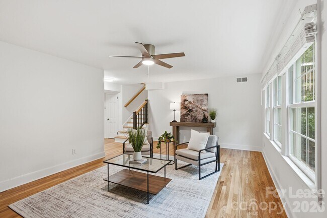 Building Photo - 926 Shady Bluff Dr