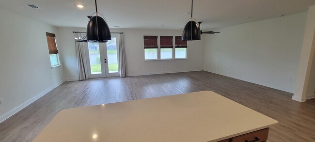 Building Photo - 214 Santos Ln