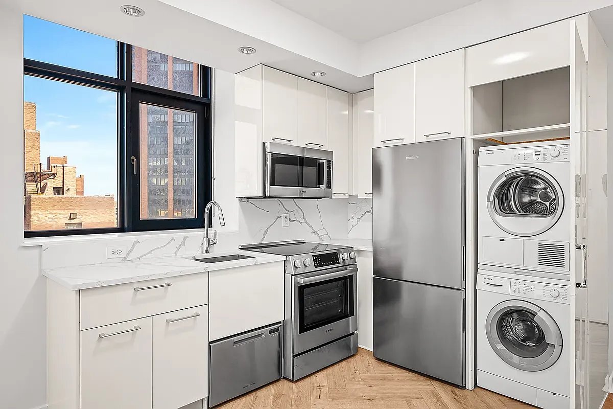 Building Photo - 49 E 34th St