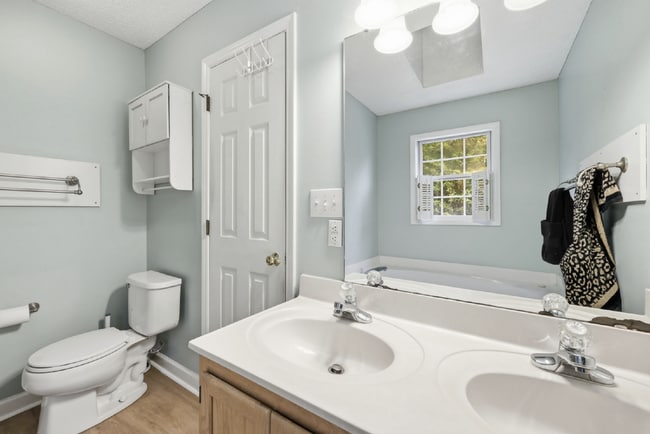 Building Photo - Three-Bedroom Home with Pool in Garner