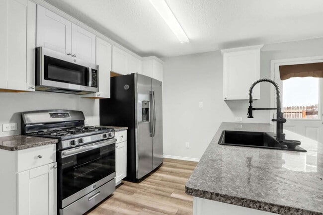 Building Photo - "Charming 3-Bedroom, 2-Bath Home Retreat with Solar Panels! 10% off for active service members!"