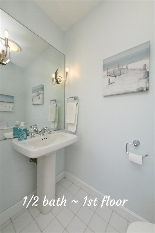 Building Photo - 4 Bittersweet Ln