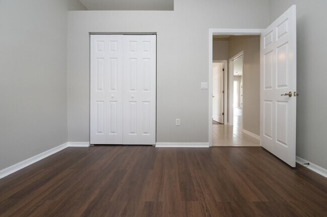 Building Photo - 4 bedroom 3 Bath Pool home in Lakewood Ran...