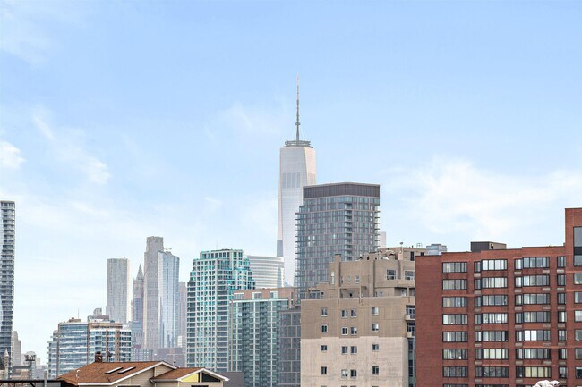 Building Photo - 700 1st St