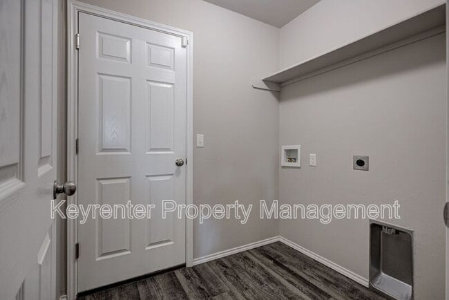 Building Photo - 209 SE 4th St