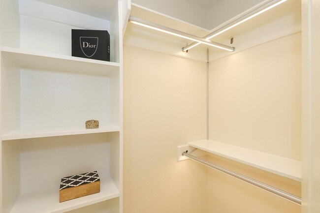 Building Photo - 306 Cinnamon Teal Loop