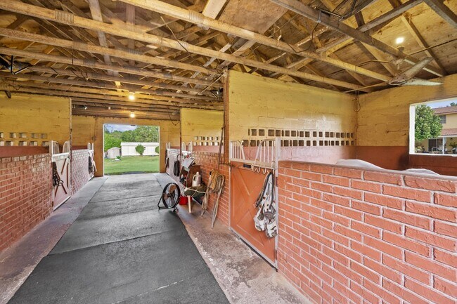 Building Photo - 11861 Hawk Holw