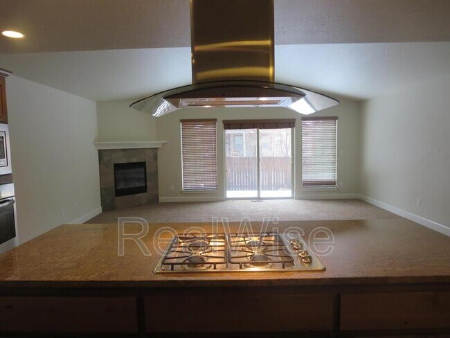 Building Photo - 3006 NE Red Oak Dr