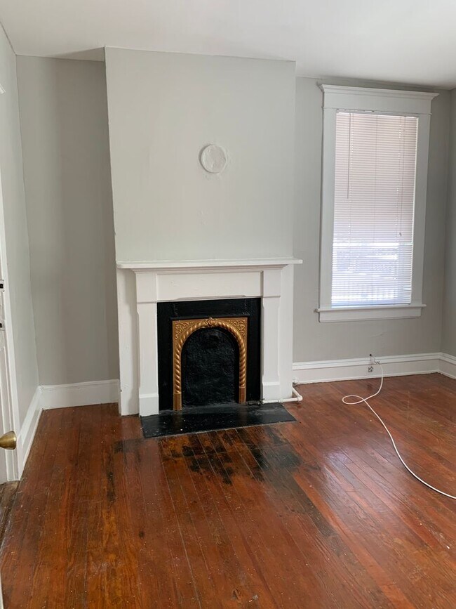 Building Photo - 2210 Parkwood Ave