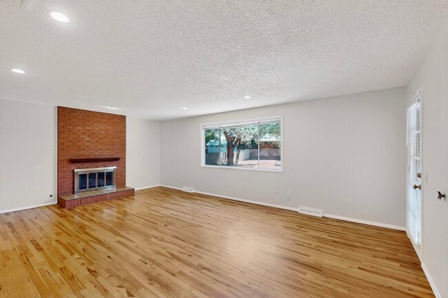Building Photo - 3208 Texas St NE