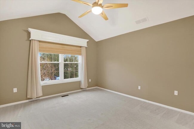 Building Photo - 102 Julian Dr E