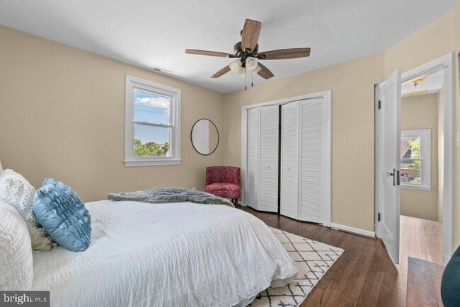 Building Photo - 3027 Lavender Ave