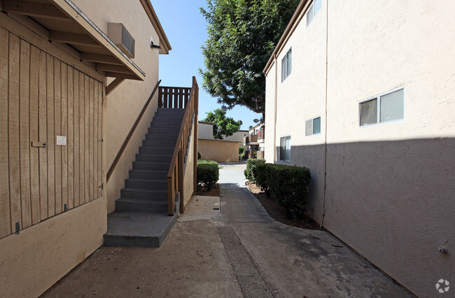 Building Photo - Oakdale Gardens