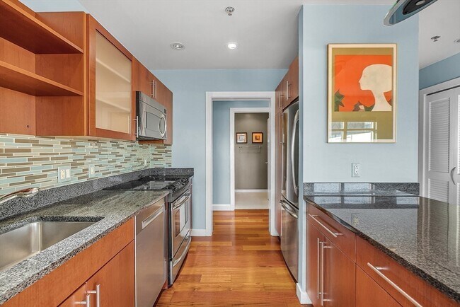 Building Photo - 17 Otis St