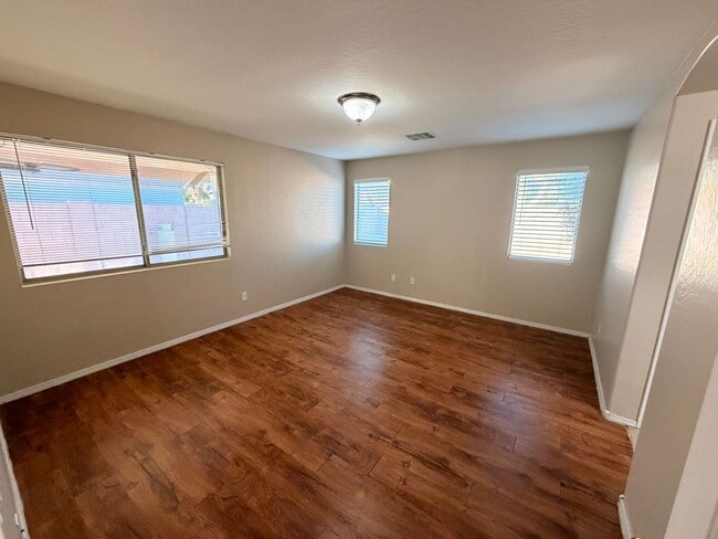 Building Photo - Gorgeous 3Bdm 2Ba Goodyear Home on a Cul-de-sac! *NO Carpets*