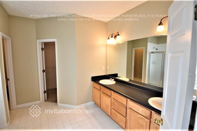 Building Photo - 847 Stephens Oak Dr