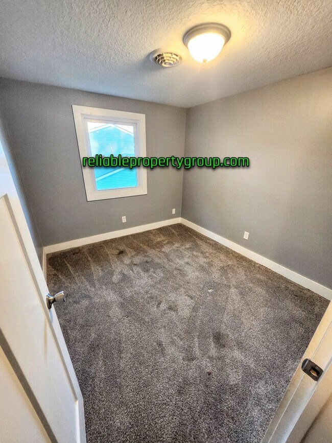 Building Photo - New Listing in Fort Wayne