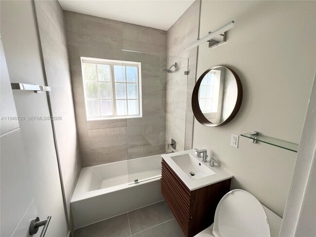 Building Photo - 1129 NE 111th St