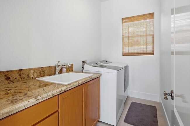Building Photo - 51493 Marbella Ct