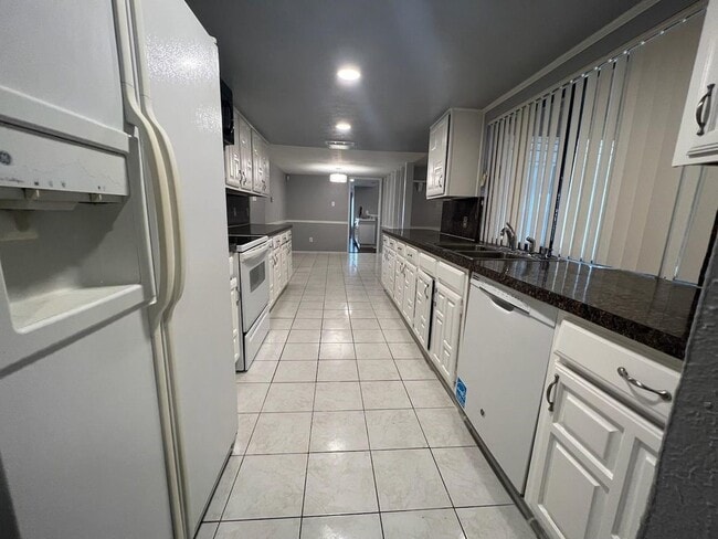 Building Photo - 8103 Edgebrook Forest Ct