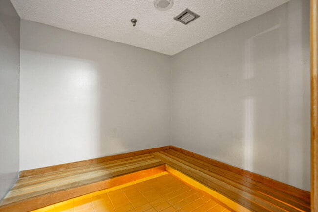 Building Photo - 4000 S Ocean Blvd