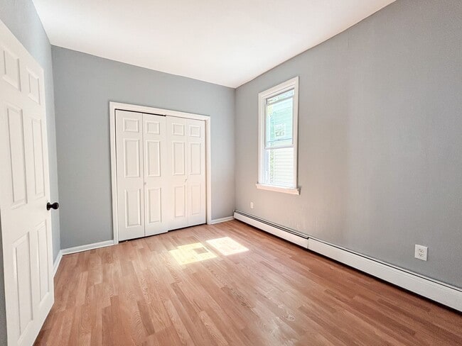 Building Photo - 648 Grove St