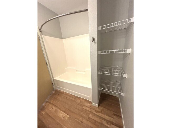 Building Photo - 1901 Pirate Dr