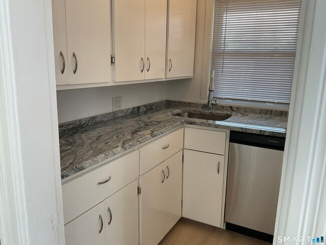 Building Photo - 13 Alger St