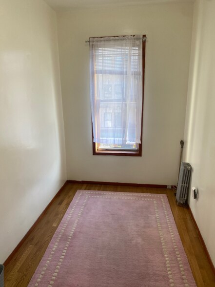 Primary Photo - 939 Putnam Ave