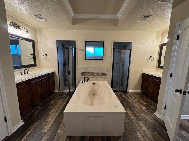 Building Photo - 5907 Verde Dr