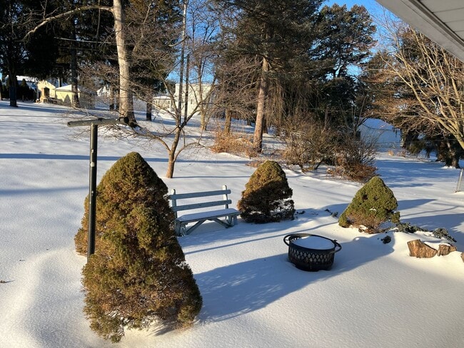 Building Photo - 2006 White St