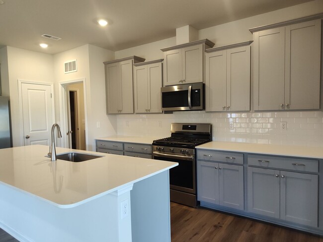 Building Photo - Move-in ready Home located in the Brightwa...